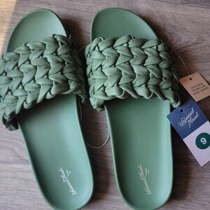Universal Thread green slide sandals